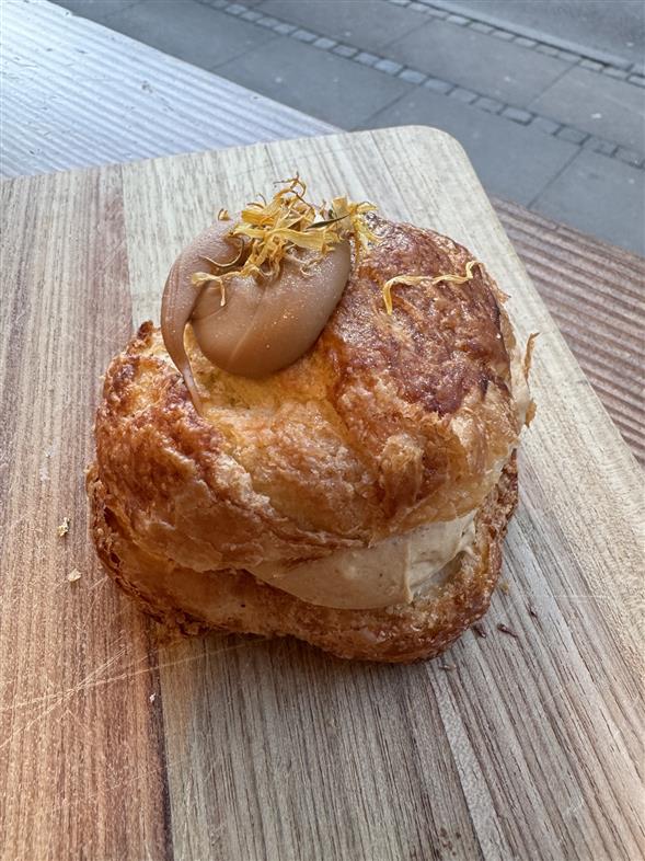 Fastelavnsbolle med salt- karamelcreme