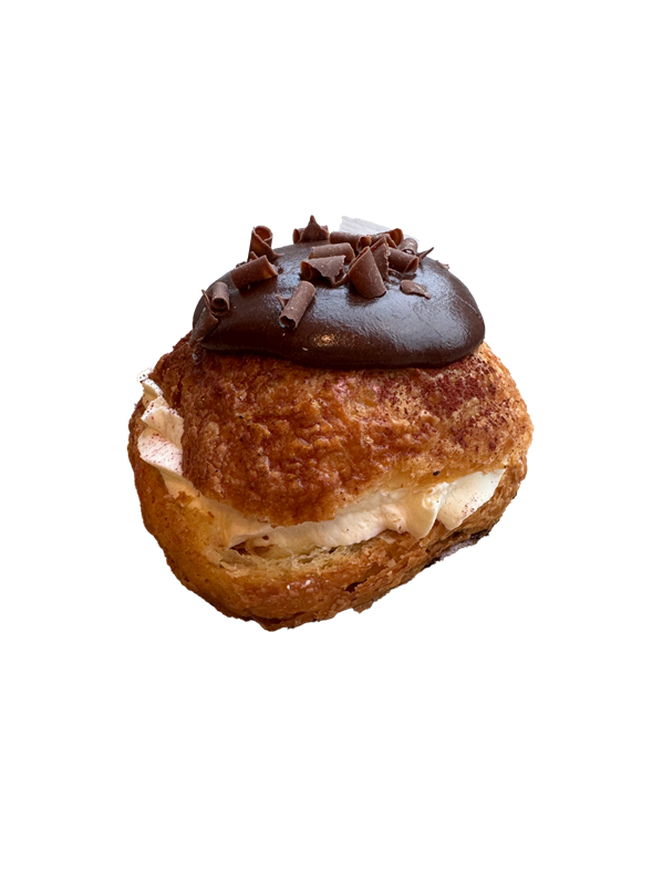 Fastelavnsbolle med creme, flødeskum og hindbær- marmelade